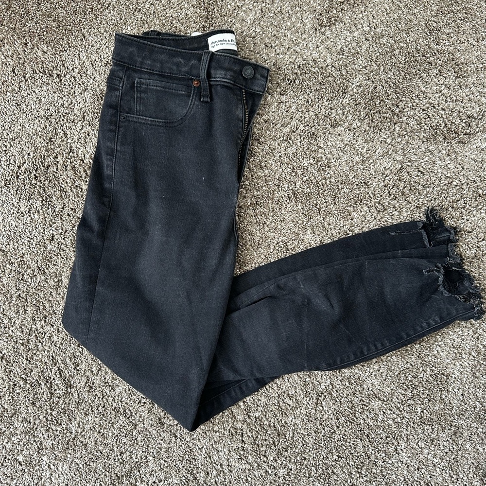 Abercrombie Curve Love Skinny Ankle Jeans. 2/26R